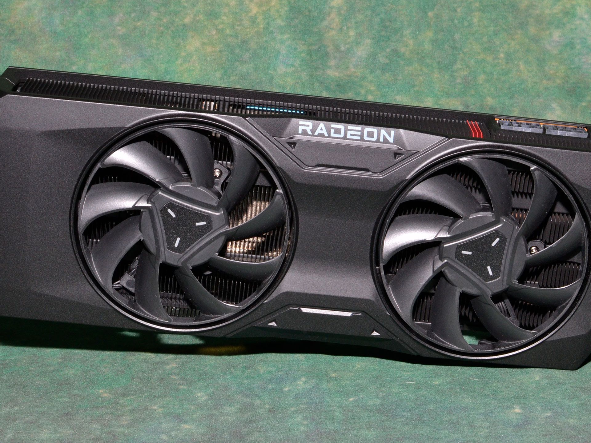 AMD Radeon RX 7800 XT 4